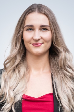 Ing. Slávka Miklošová, predsedníčka predstavenstva a generálna riaditeľka 